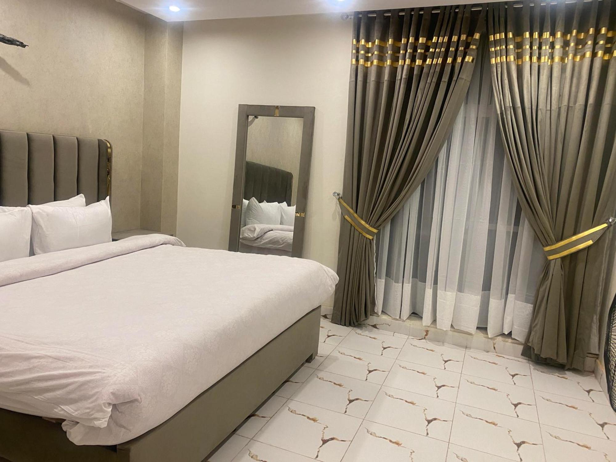 Luxe Suites Bahria Town Lahore Ngoại thất bức ảnh